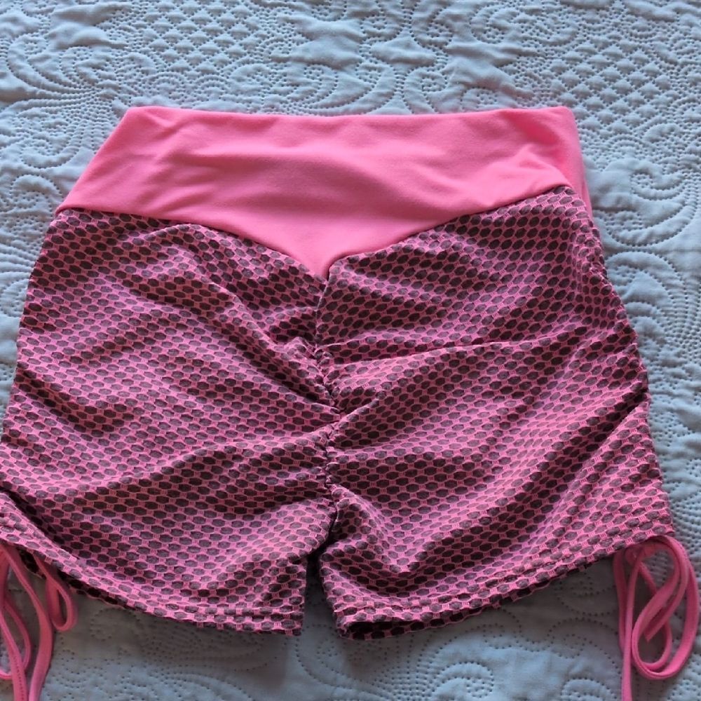 💲⬇️Pink Athletic Rouched Back🍑 Shorts - Picture 3 of 6